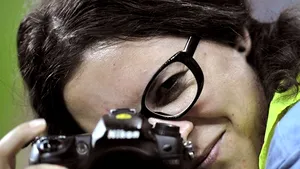 Acţiune pentru jurnalista Teodora Maftei, rănită în Colectiv: Fotografiile sale, scoase luni la vânzare