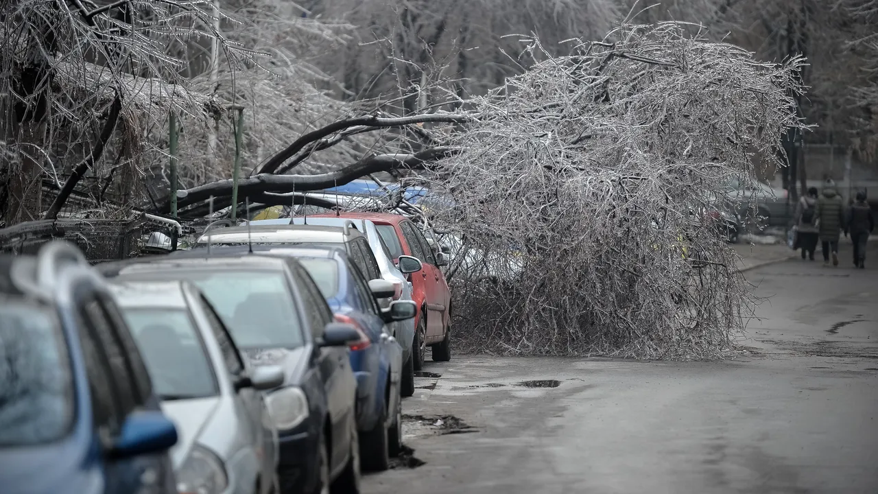 STB: Au fost înregistrate peste 110 avarii la reţeaua electrică a tramvaielor şi troleibuzelor