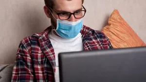 Un nou studiu spune că te poţi infecta mai uşor cu Covid-19 acasă, decât în afara locuinţei. Explicaţia specialiştilor