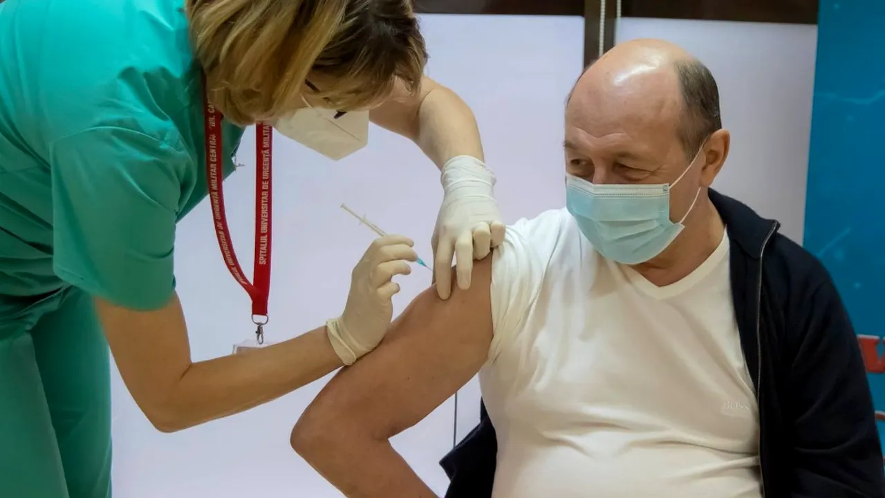 Fostul preşedinte Traian Băsescu s-a vaccinat împotriva Covid-19