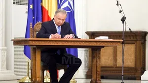 Ponta îi cere oficial preşedintelui Academiei să verifice acuzaţiile de plagiat la adresa lui Mang