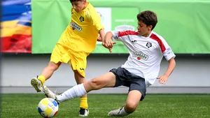 Elevii, pasionați de fotbal. 12% dintre ei joacă în competiții organizate de FRF și Ministerul Educației