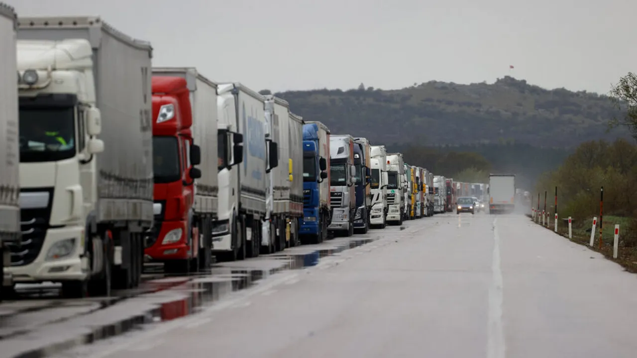 Restricţii de tonaj în perioada Rusaliilor pe Autostrada Soarelui şi Valea Oltului