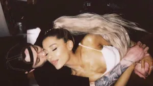Ariana Grande şi Pete Davidson s-au logodit după o relaţie de câteva săptămâni