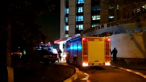 Fum la parterul Spitalului Universitar din Capitală. 20 de angajaţi ai unităţii s-au autoevacuat/ Incendiul a fost lichidat cu extinctoare. Nu s-au înregistrat victime
