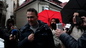 Interceptări DNA. Primarul Robert Negoiță, dat de gol de apropiații săi: “De luni știa de aia cu DNA-ul”| “Nimeni nu e șmecher forever”| “Bă, nene, sunteți nebuni la cap? Bă, se duce naibii, îți bubuie între cartiere. Se întâmplă nenorocire ca la Rahova și dai dracu de belea”. E vizat și nepotul lui Robert Negoiță