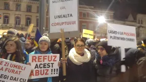GALERIE FOTO Clujenii merg seara la proteste ca la al doilea loc de muncă, ambele obligatorii