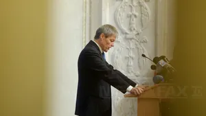 ANALIZĂ: Cioloş ar putea deveni al 12-lea premier, în fruntea unor miniştri fără carnete de partid - FOTO