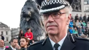 Detectiv de droguri la Scotland Yard cercetat pentru că fuma iarbă

