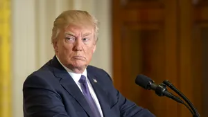 Individul care îi trimisese o scrisoare lui Donald Trump şi jefuise un magazin de arme a fost arestat