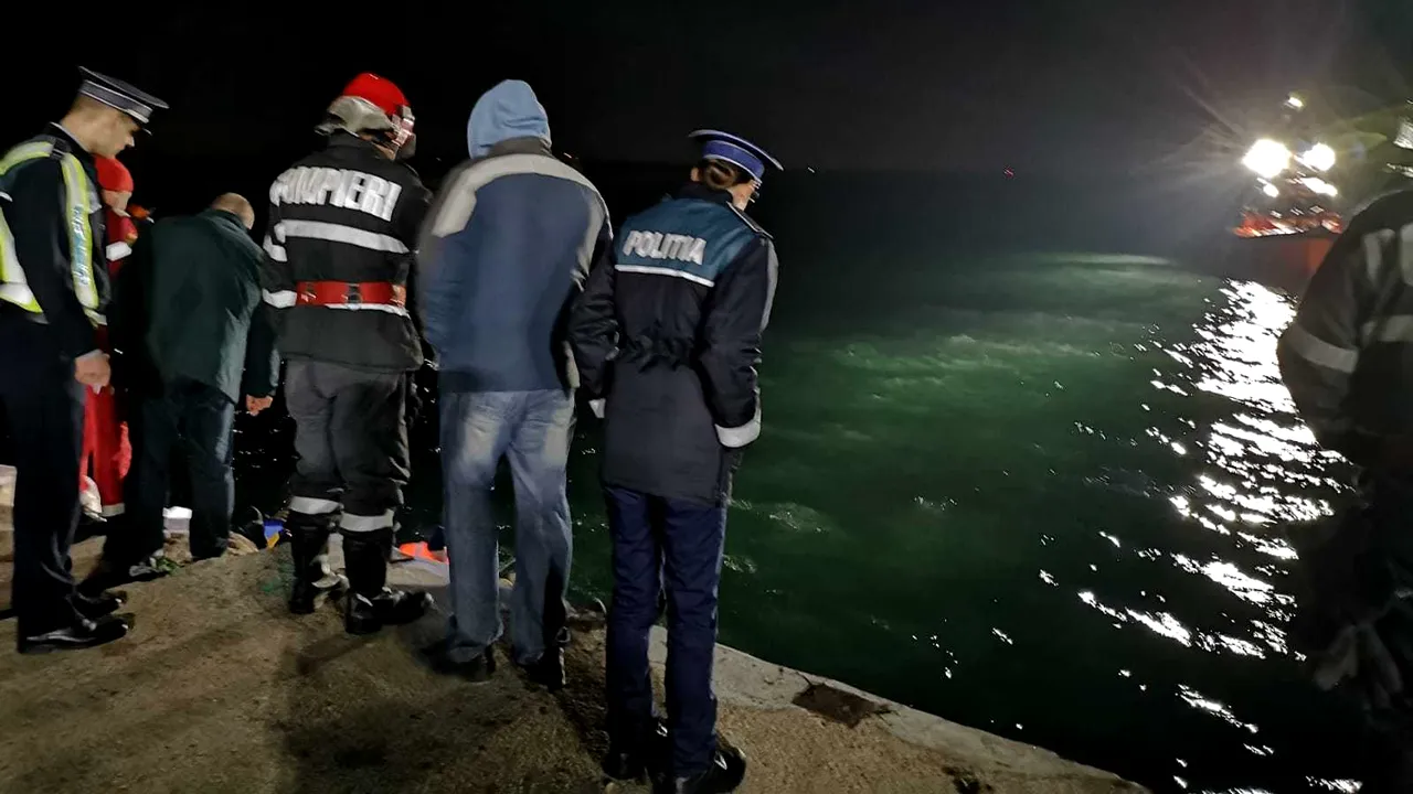 Bărbatul căzut cu motostivuitorul în Portul Constanţa este de negăsit. Căutările continuă