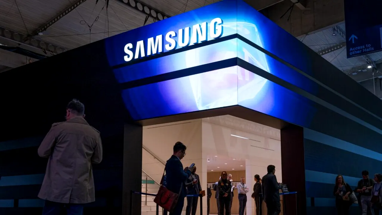 Samsung vrea să respingă rivalii chinezi din domeniul telefoanelor pliabile cu un model mai subțire