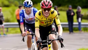 Jonas Vingegaard câștigă etapa a 14-a în solitar și preia tricoul roz în Giro