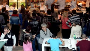 Obiceiurile alimentare ale românilor: Circa 20% mănâncă de până la trei ori pe săptămână în oraş şi preferă fast-food-urile