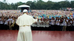 Trei filipinezi, arestaţi pentru că au glumit despre bombe în timpul slujbei Papei Francisc