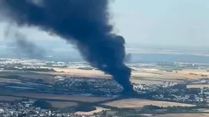 Incendiu puternic în apropiere de Paris. Două piste ale aeroportului Charles de Gaulle au fost închise