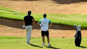 Activiştii au turnat ciment pe terenurile de golf exceptate de la restricţiile privind apa