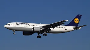 Un avion al companiei Lufthansa a aterizat de urgenţă în Malta