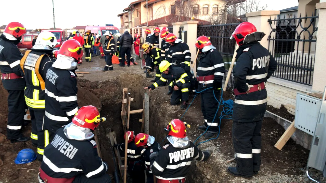 VIDEO. Bărbat mort în Corbeanca, în urma prăbuşirii unui mal de pământ. A fost chemat un elicopter SMURD