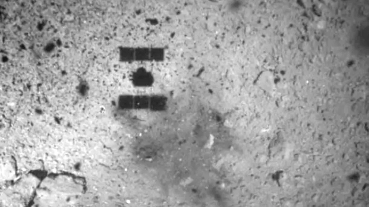 Misiune INEDITĂ: Sonda spaţială Hayabusa-2, plasată cu succes pe asteroidul Ryugu. Specialiştii caută indicii despre originea vieţii pe Pământ