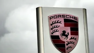 Porsche dezminte că ar exista cinci noi posibili ofertanţi pentru o participaţie la grup