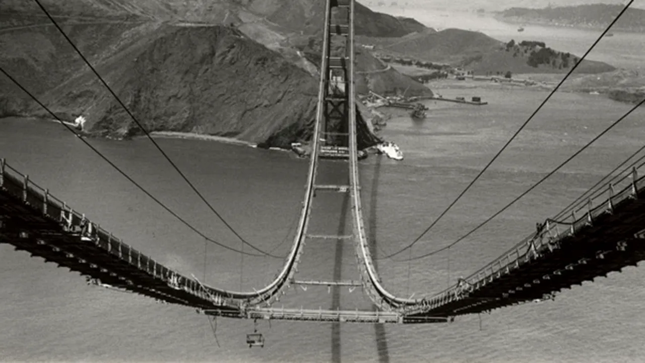 Cum se construia un pod în 1936: IMAGINI spectaculoase cu cel mai mare pod de la acea vreme, expuse în premieră