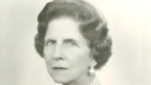 Reînhumarea osemintelor la Curtea de Argeş, după 37 de ani de la deces. Sicriul cu rămăşiţele pământeşti ale Reginei mamă Elena, depus şi la Palatul Elisabeta