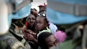 Haiti: Focuri de avertisment şi gaze lacrimogene, în timpul distribuirii ajutoarelor