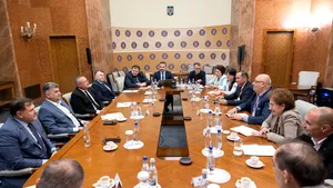 Guvernul ar urma să adopte OUG prin care măreşte salariile din educaţie de la 1 iunie