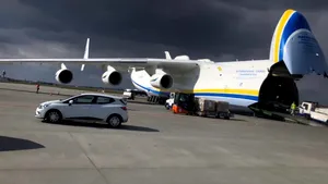 Ţara care a primit 7 milioane de măşti din China. Aeronava uriaşă a aterizat cu marfa de peste 400 de tone
