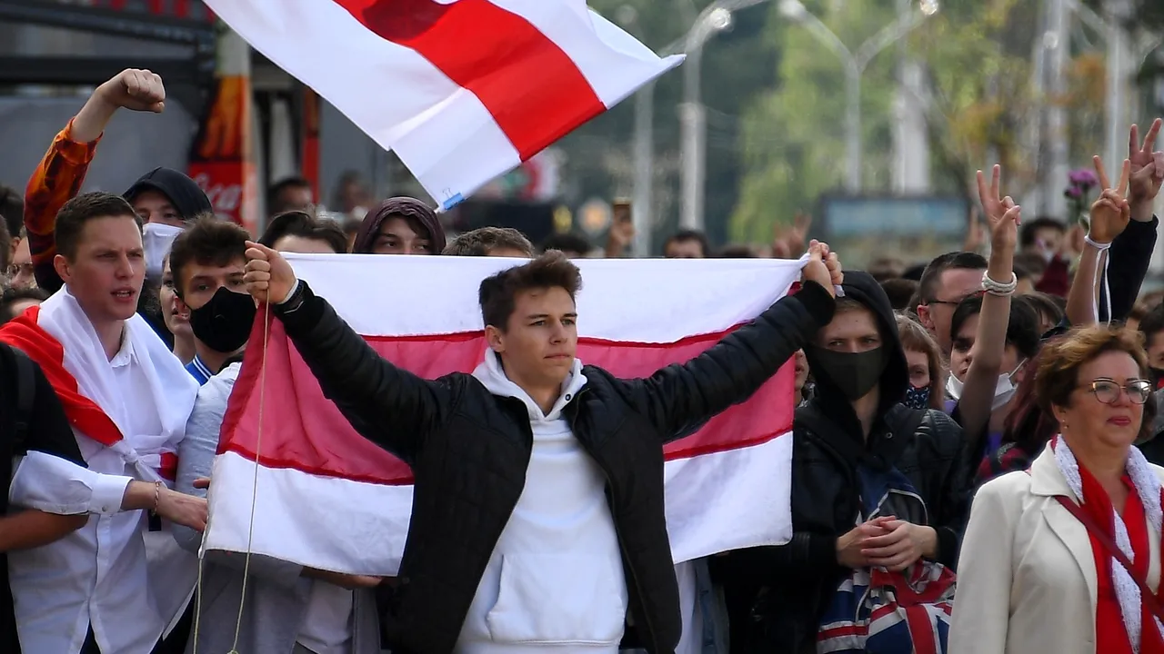 Sute de studenţi din Belarus au prorestat împotriva lui Lukaşenko în prima zi a noului an universitar: Acesta este oraşul nostru