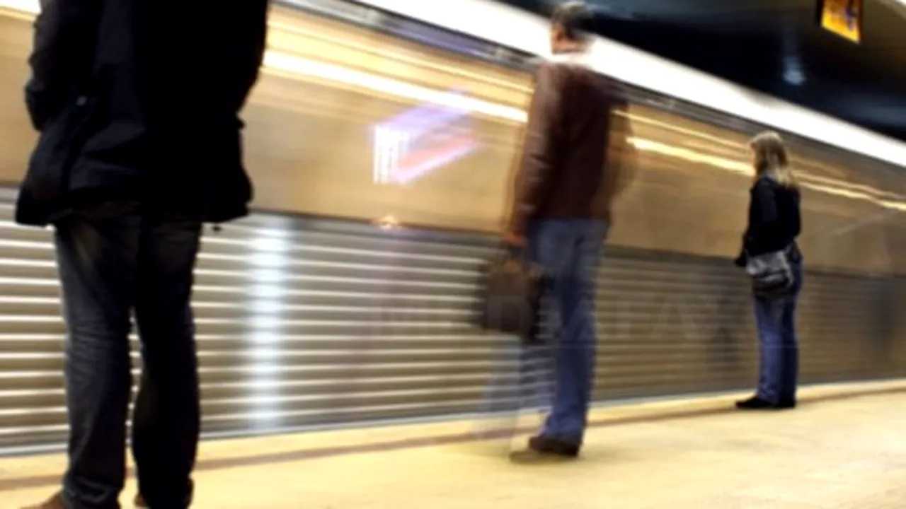 Circulaţia metrourilor între staţiile Timpuri Noi şi N.Grigorescu, oprită din cauza unei defecţiuni - VIDEO