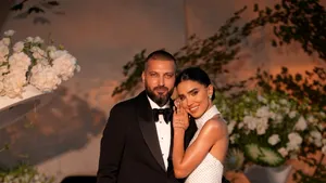 Adelina Pestriţu şi Virgil Şteblea sărbătoresc 5 ani de la căsătorie, „nunta de lemn”, cu un shooting-eveniment, într-un decor semnat de Nicu Bocancea