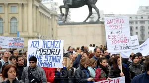 Protest în Capitală: Peste 300 de beneficiari ai proiectelor finanţate din POSDRU au participat la manifestare