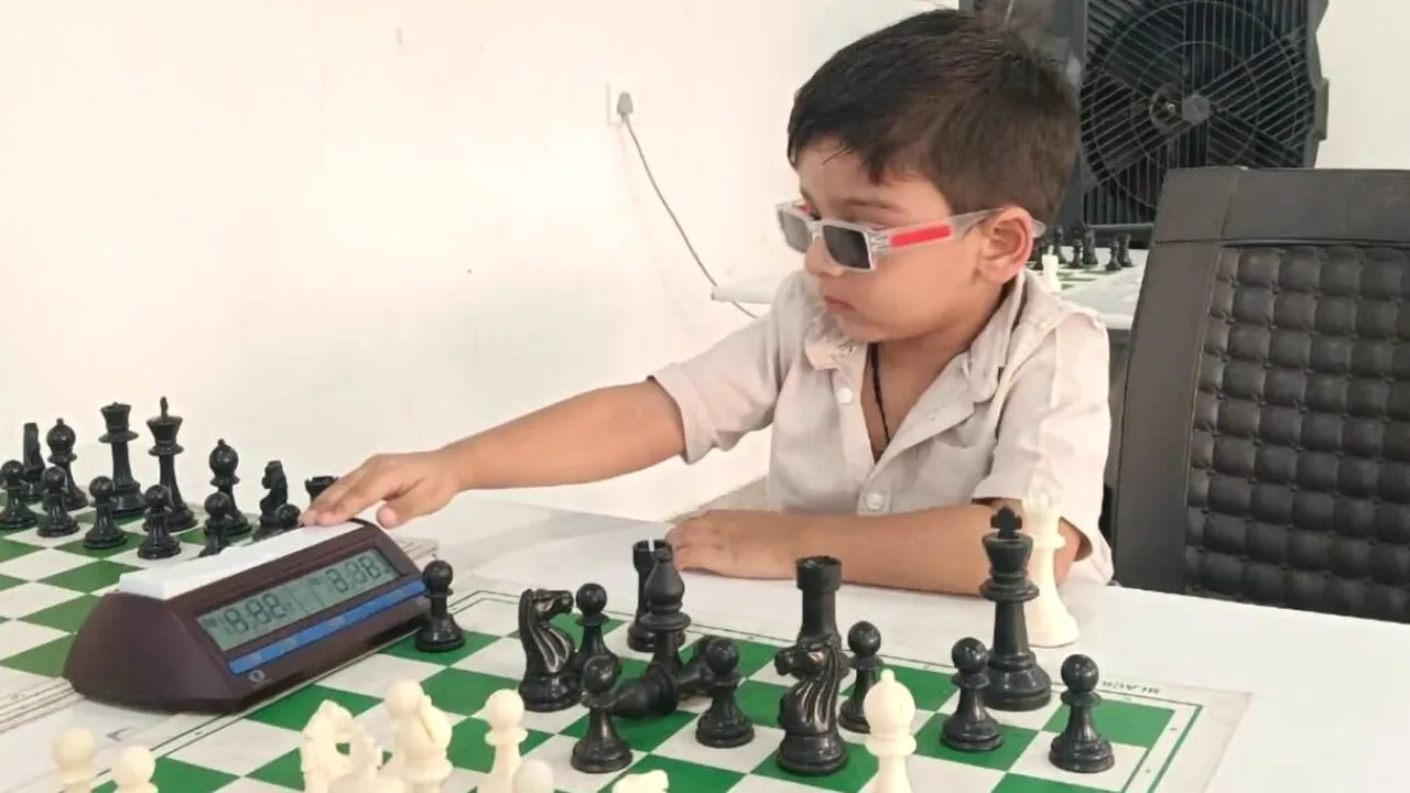 Un copil minune devine la vârsta de trei ani cel mai tânăr jucător de șah care obține un rating oficial