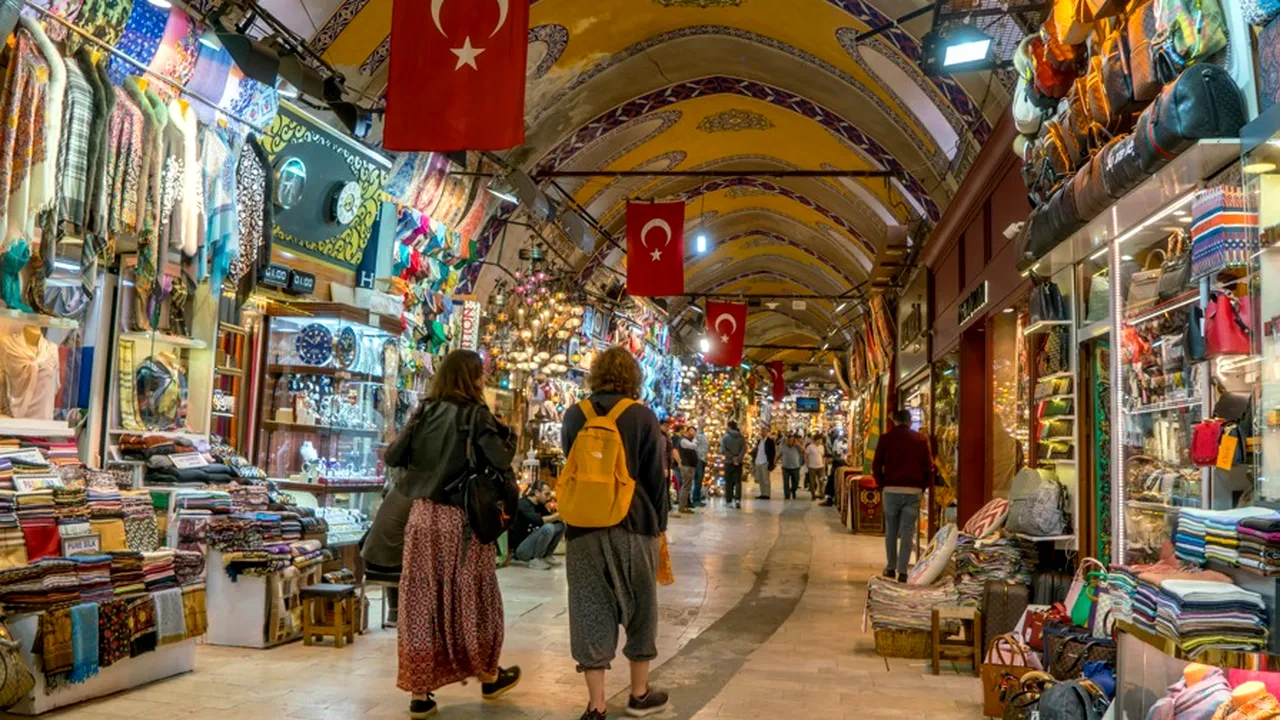 Marele Bazar de la Istanbul, una dintre cele mai vechi destinaţii pentru cumpărături din lume