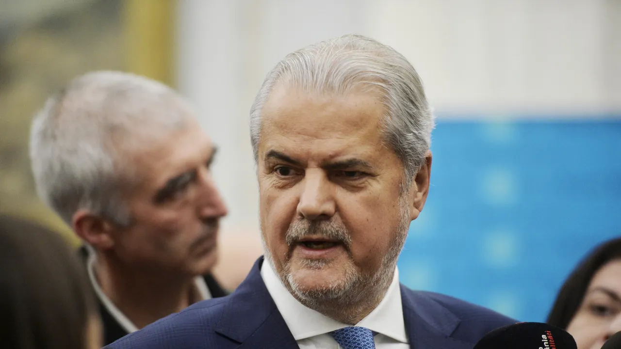 Adrian Năstase îl va da în judecată pe Klaus Iohannis, după ce i-a retras decoraţia: Am făcut plângere, urmează acţiune în instanţă