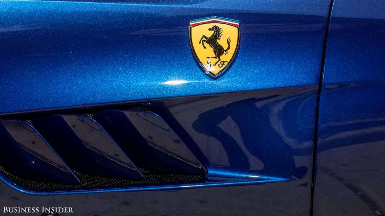 O nouă lovitură pentru oligarhii ruşi. Ferrari îşi suspendă exporturile pentru piaţa din Rusia