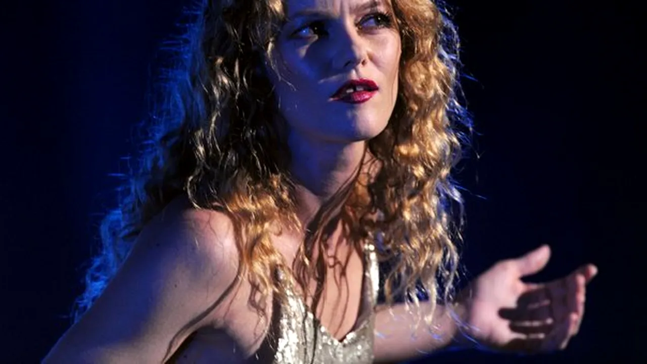 Vanessa Paradis are o relaţie cu un milionar francez
