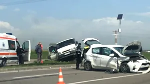 Accident MAJOR pe drumul spre staţiuni. TRAFIC îngreunat pe Centura Ploieştiului, după o tamponare în lanţ - FOTO