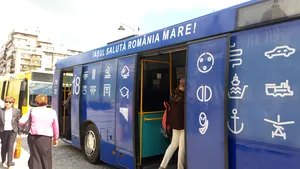 Autobuze în culorile drapelului naţional, cu 100 de simboluri ale momentelor istorice, pleacă din Iaşi într-o 