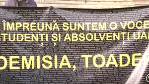 VIDEO | Protest la UAIC Iaşi: Peste 1.000 de studenţi au semnat pentru demiterea lui Tudorel Toader