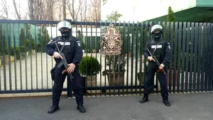 FOTO Jandarmeria Bucureşti a suplimentat dispozitivele de pază la Ambasada Marii Britanii