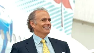 Povestea românului Călin Rovinescu, şeful Air Canada, omul cu un salariu de un milion de euro pe an