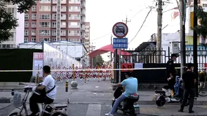 Zece cartiere din Beijing au fost închise pentru a evita extinderea unui nou focar de Covid-19

