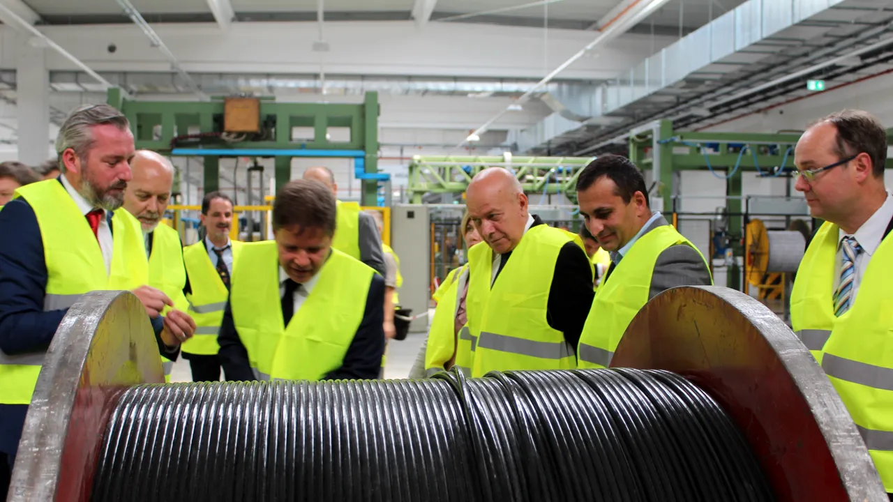 Prysmian, unde se produce un sfert din fibra optică europeană, se pregăteşte pentru tehnologia 5G. Judeţul Olt, un „element cheie” al strategiei de viitor 
