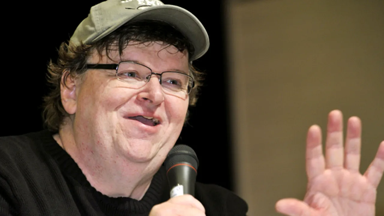 Michael Moore i-a cerut lui Obama să nu trimită trupe suplimentare în Afganistan