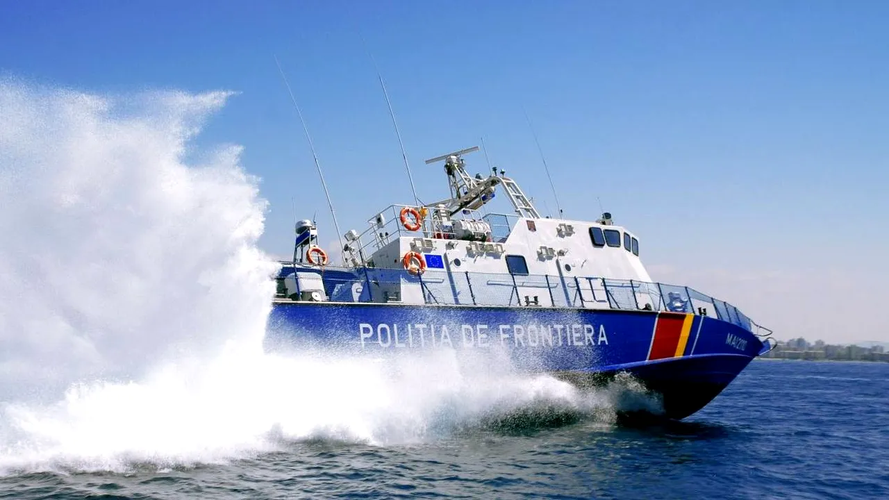 Ambarcaţiune suspectă în Marea Neagră, cu zeci de migranţi la bord