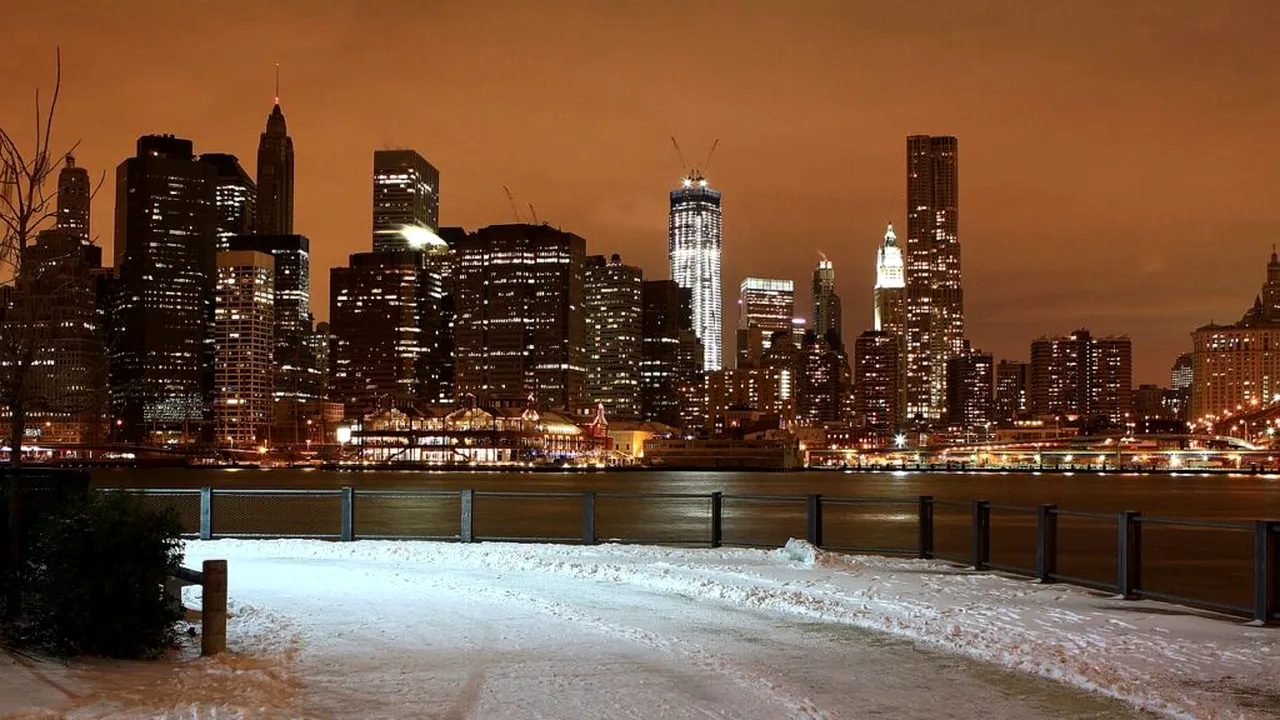 Stare de urgență la New York din cauza ninsorii. Școli închise și trafic restricționat