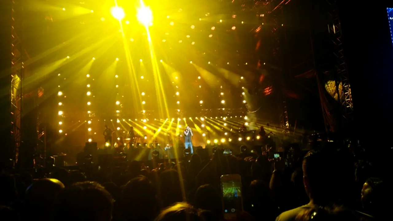 Românii au ales MAROON 5, în Piaţa Constituţiei